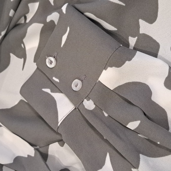 Calvin Klein Floral Print Blouse - Small - Picture 4 of 7